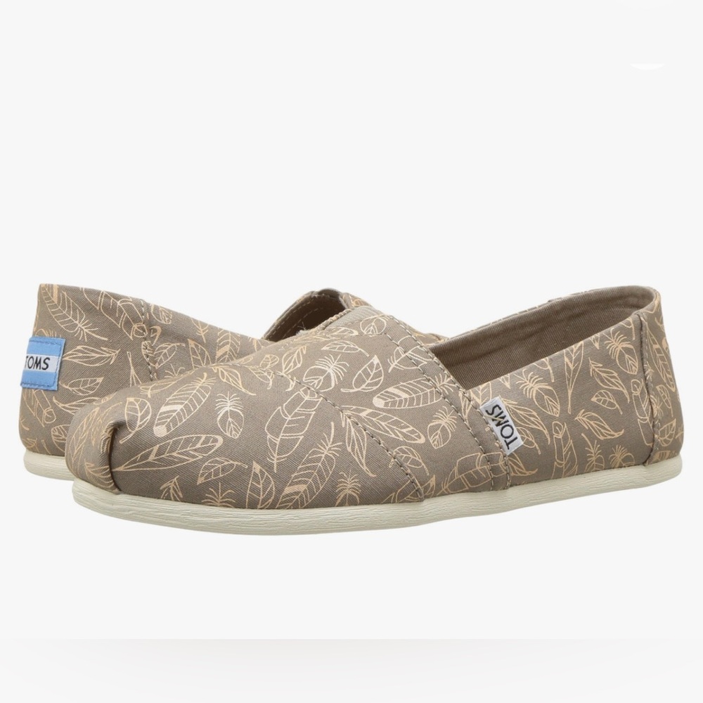 Tom’s women slip on shoes. Gold leaf motif